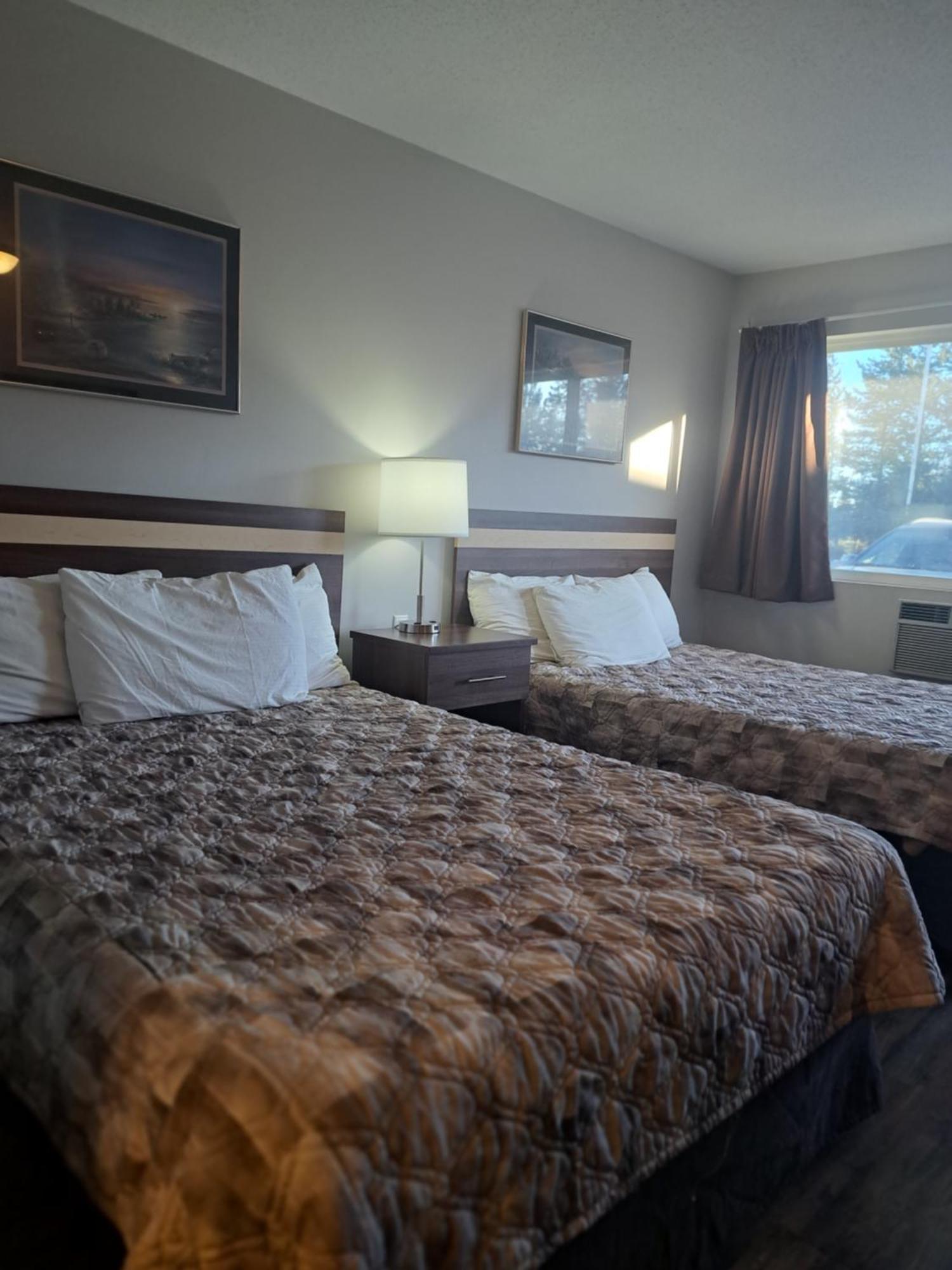 Bon Voyage Inn Принс Джордж Екстериор снимка